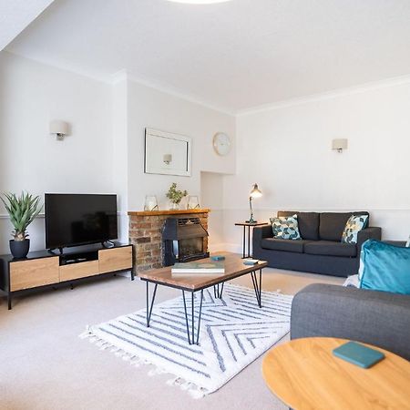 Beautiful Detached Home In Quaint Village Setting Wetherby Exteriör bild