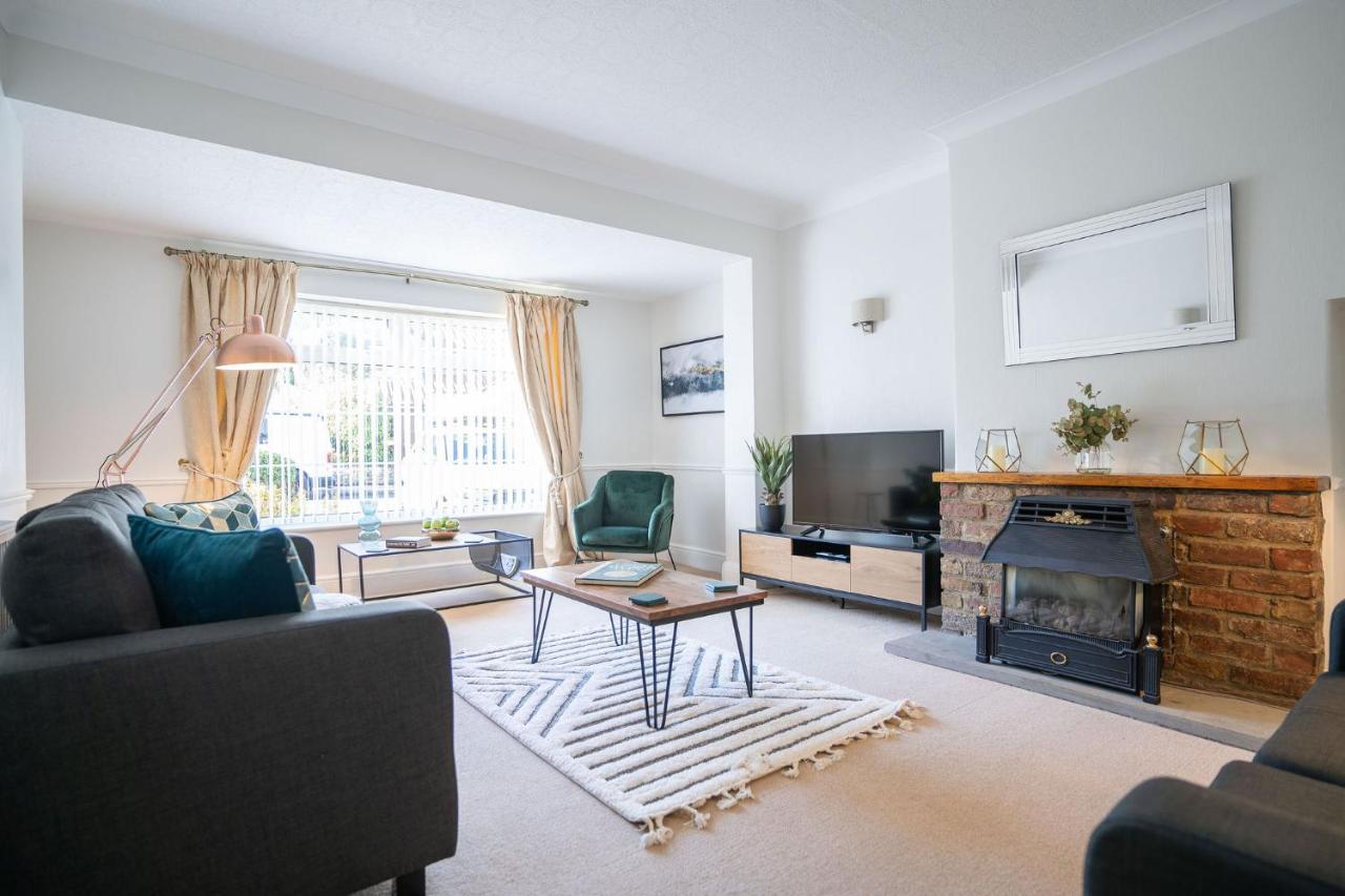 Beautiful Detached Home In Quaint Village Setting Wetherby Exteriör bild