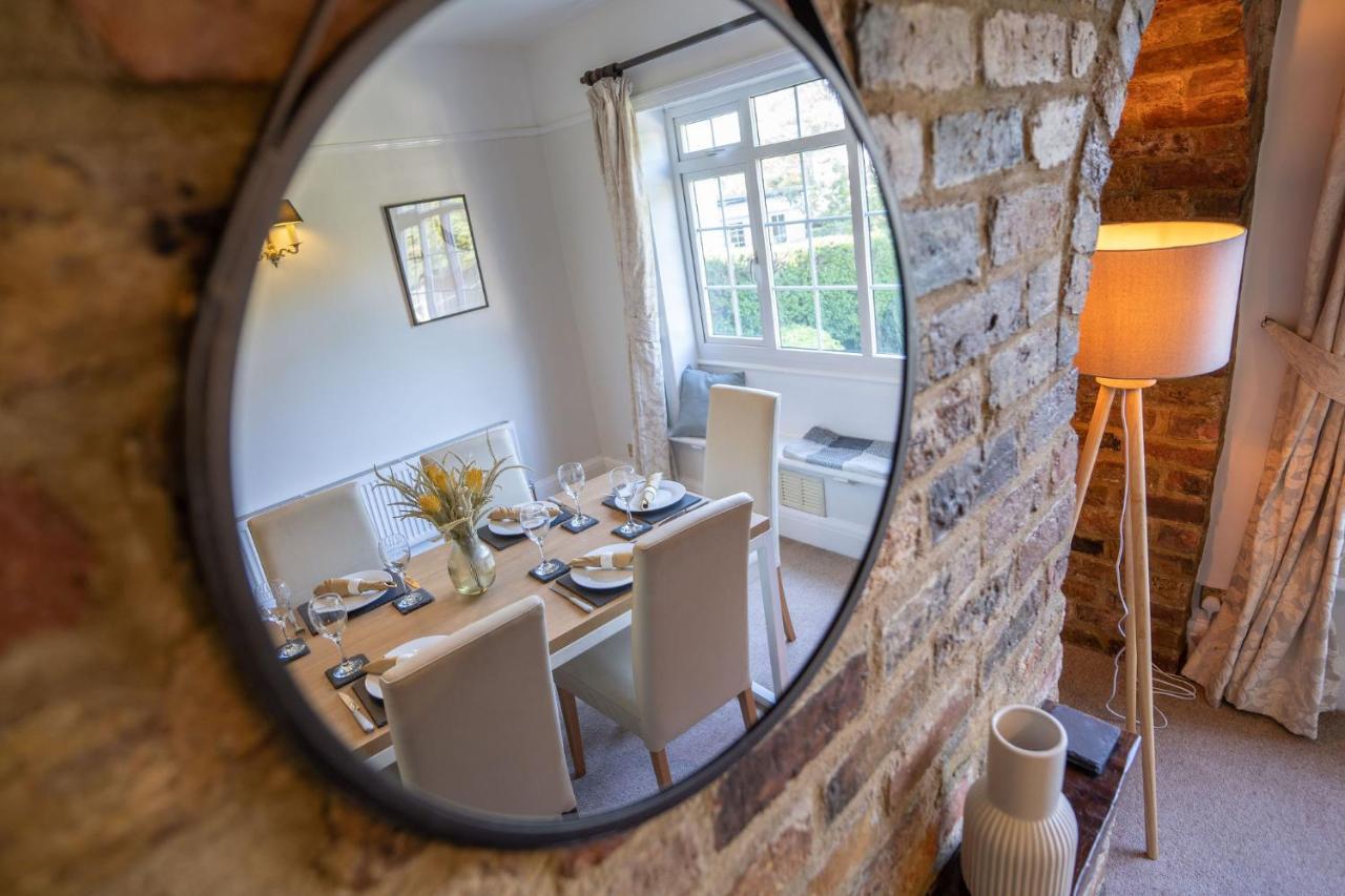 Beautiful Detached Home In Quaint Village Setting Wetherby Exteriör bild