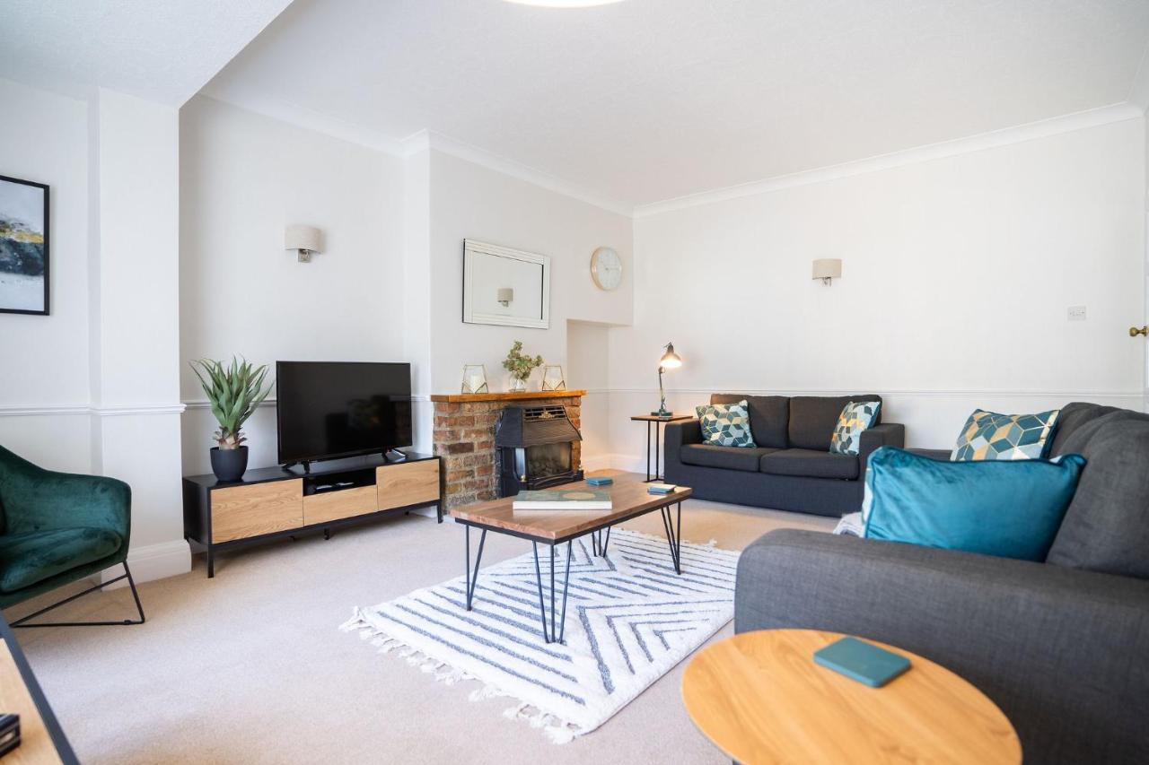 Beautiful Detached Home In Quaint Village Setting Wetherby Exteriör bild