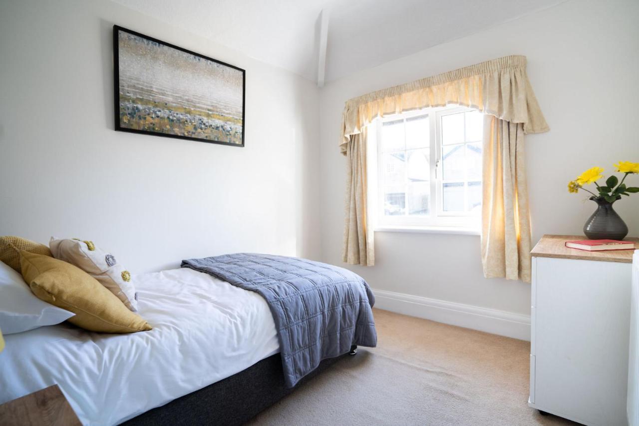 Beautiful Detached Home In Quaint Village Setting Wetherby Exteriör bild