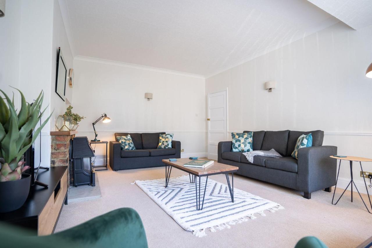 Beautiful Detached Home In Quaint Village Setting Wetherby Exteriör bild