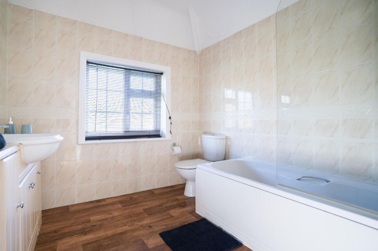 Beautiful Detached Home In Quaint Village Setting Wetherby Exteriör bild